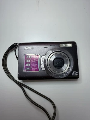 Sanyo VPC-T700T Digital Camera 7.0MP 3x Zoom Silver - Not Tested As Is - Image 1 of 4