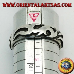 Anello a fedina in Argento 925‰ con decori tribali in altorilievo - Foto 1 di 3