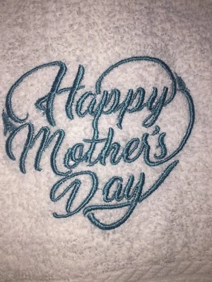 Toalla de mano de baño blanca bordada - Feliz día de la madre en corazón HS0870 Foto 1 de 2