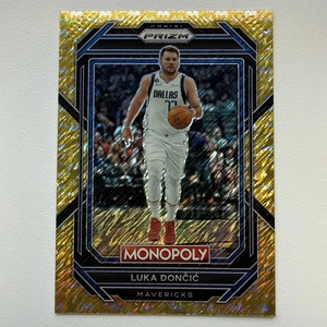 2022-23 PRIZM MONOPOLY LUKA DONCIC # 19 GOLD MONEY SHIMMER 037/500 SSP - Picture 1 of 2