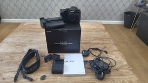Fujifilm X-H1 Mirrorless Camera 24.3MP Black Body Only and Vertical Power Grip - Picture 1 of 11