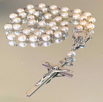 Collana con croce rosario di perle bianche da donna catenina crocifisso lunga 50 - Immagine 1 di 4