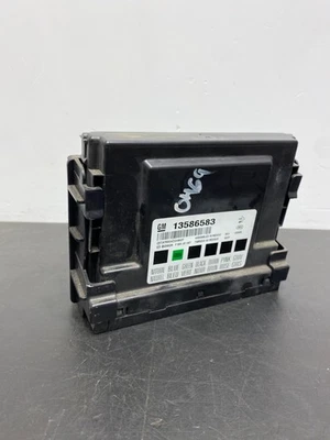 2013 CHEVROLET CAMARO SS OEM BCM BODY CONTROL MODULE 13586583 USED - Image 1 of 4