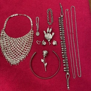 Vintage Silvertone Jewelry Lot 8 Items Bib And Chain Necklaces, Omega Collar - Picture 1 of 20
