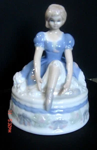 Vintage Porcelain Girl Ballerina SEATED BALLET 6.5’’H x 4.5''W Figurine. - Picture 1 of 6