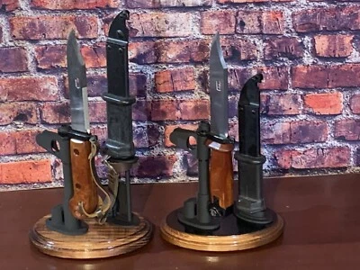 Display Stands for the Soviet/Polish/ Rom Type I, & II Bayo net & Scabbard - Imagem 1 de 4