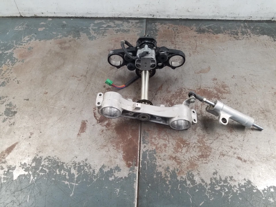 2012 08 - 18 Suzuki Hayabusa   Triple Tree / Ignition - No Key #0863 S2 Foto 1 de 4