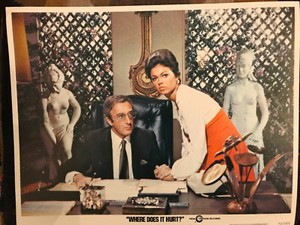 Where Does it Hurt? 1972 Cinerama comedy lobby card Peter Sellars Jo Ann Pflug