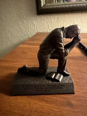 Hombre de Oración (Praying Man) Bronzelike Finish 4.5 x 2.75 Stone Sculpture - Image 1 of 4