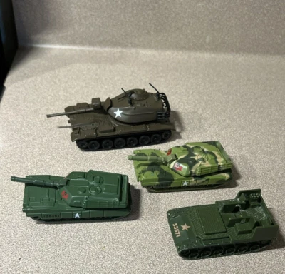 small Maisto / Other Diecast and Plastic US Army Tank Lot of 4 - Image 1 of 4