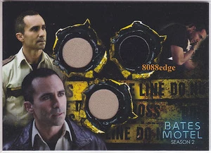 2016 BATES MOTEL TRIPLE COSTUME CARD: NESTOR CARBONELL #3C1 SHERIFF ALEX ROMERO - Picture 1 of 2