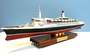 Modelo Ocean Liner Queen Elizabeth 2 con placa 1969 Maiden Voyage Display 1:600 - Imagen 1 de 7