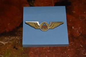 Vintage Delta Airlines Badge Pin Junior Pilot Wings Gold Tone Plastic - Picture 1 of 2