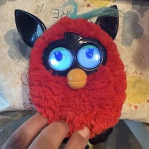Furby Boom rojo, negro y turquesa color 6" alto 2012 Hasbro - Imagen 1 de 3
