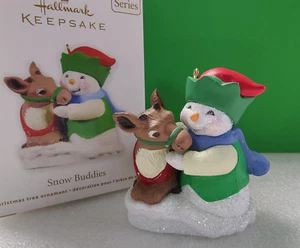 Hallmark Keepsake COMPAÑEROS DE NIEVE muñeco de nieve y reno con fecha 2010 adorno - Imagen 1 de 6