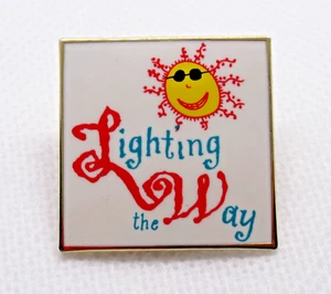 Lighting the Way Sonne Retro Emaille Anstecknadel Anstecker Sammlerstück Vintage - Bild 1 von 6