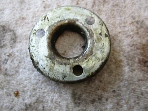 1972 Honda XL250 XL 250 FRONT WHEEL Speedometer GEAR BOX RETAINER - Picture 1 of 2