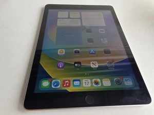 Apple iPad 5ta generación 9,7" 32 GB de almacenamiento - Gris espacial - Wi-Fi MP2F2LL/A - Imagen 1 de 3