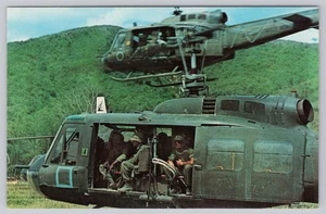 US Army UH-1D Irokesen Hubschrauber Miliatary Aviation Huey D Postkarte - Bild 1 von 2