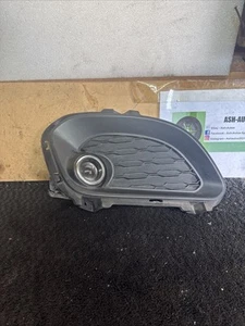 2012-2017 KIA RIO MK3 O/S RIGHT DRIVER SIDE FOG LIGHT GRILL TRIM 86584-1W200 - Picture 1 of 7