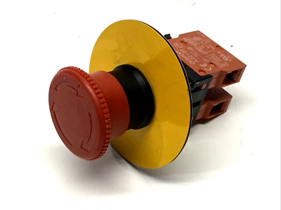 Omron A22E-M-02 Interruptor de botón E-Stop Twist Reset Rojo 22 mm 10A 24VDC Foto 1 de 4
