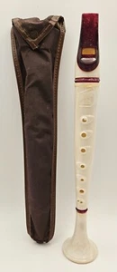 Flutófono de plástico rojo y blanco trofeo años 50 de colección con estuche - Imagen 1 de 24