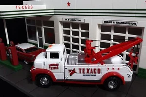 Retired 5 1/2 Inch Texaco Service Station 1956 Ford Tow Truck O Scale New In Box - Picture 1 of 12