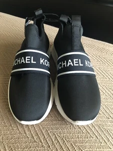 **MICHAEL KORS KIDS UNISEX SNEAKERS SIZE 2 BLACK & WHITE - Picture 1 of 7