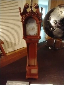 FRANKLIN MINT skeleton clock with spooky face 10.5" Tall needs a battery VGC - Picture 1 of 6