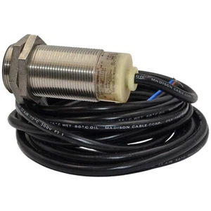 E57LAL30T111S4-E1 Cutler-Hammer Inductive Proximity Sensor --SA - Picture 1 of 2