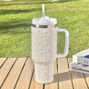 Vaso de lujo con diamantes de imitación de perlas y diamantes de acero inoxidable de 40 oz personalizado de nueva llegada - Imagen 1 de 10
