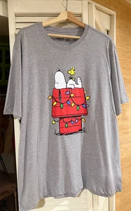 Camiseta gris Peanuts para hombre talla XL Snoopy Woodstock luces navideñas, 2930 - Imagen 1 de 4