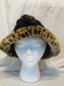 Sombrero de invierno negro de lana para damas imitación borde de leopardo acento piel flor grande - Imagen 1 de 6