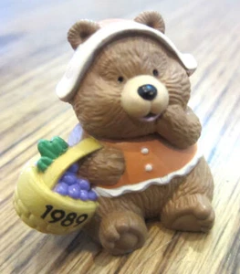 Hallmark Merry Miniatures 1989 Teddy Bear With Basket Of Goodies - Picture 1 of 1