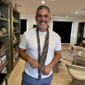 Vintage Herren 90er Retro Fahrrad & Gold Chanel Krawatte im Besitz von Reza Farahan - Bild 1 von 7