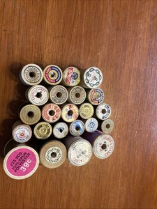 Lot of 25+ Vintage Wood Sewing Thread Spools Assorted Sizes Thread & No Thread - Picture 1 of 3