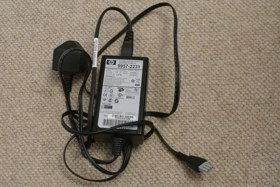 HP 0957-2231 AC Power Adapter Black 16V-32V 500mA - Image 1 of 1