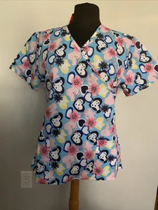 Damen Denice medizinisches Peeling Top Krebs Bewusstsein Fronttaschen Größe S - Bild 1 von 2