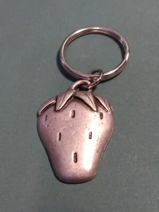 Strawberry Keychain Metal - Bild 1 von 4