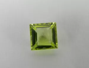 0,605 Karat natürlicher grüner Arizona Peridot facettierter Edelstein quadratisch PRT81 - Bild 1 von 2