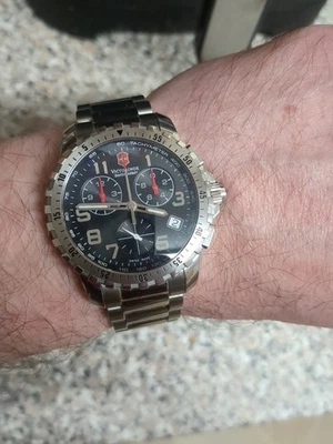 Victorinox Alpnach 241196 41mm Super Swiss made 27 Jewel Chronograph ETA 251.262 - Image 1 of 4