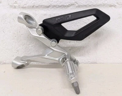 Reposapiés delantero izquierdo BMW S1000RR soporte de suspensión estriba 2019-2024 8568715  Foto 1 de 4