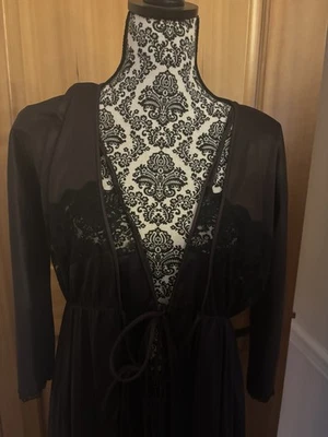 Vintage años 70 mediano? Púrpura Negro Nylon Encaje Peignoir Vestido de Noche y Bata Conjunto Foto 1 de 4