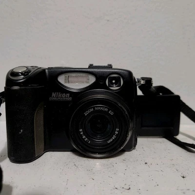 Nikon COOLPIX E5400 5.1MP Digital Camera Working Black - Flip-Up Display - Image 1 of 4