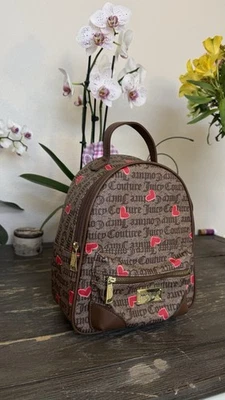 Mochila pequeña JUICY COUTURE con estampado de corazones rojos Foto 1 de 4