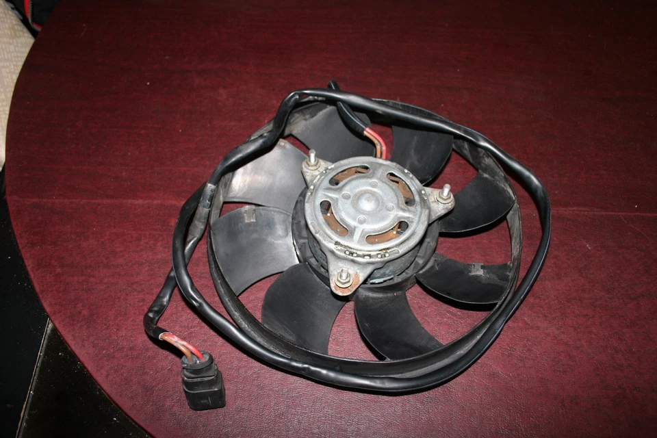 1998 - 2005 VW Passat Audi A4 Turbo Right Radiator Cooling Fan Assembly - Image 1 of 1