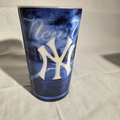 Сувенир New York Yankees голограмма пластиковый стадион кубок MLB день игры - Изображение 1 из 4