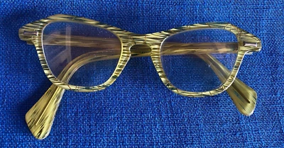 Vintage 1950s Gold Lucite Cat Eye Glasses Inlaid Tinsel Foil Acrylic Rockabilly - Image 1 of 4