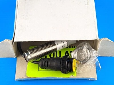 NEW Eaton Cutler Hammer E58-18DP50-ELPB 2-IN Photoelectric Sensor E5818DP50ELPB - Image 1 of 3