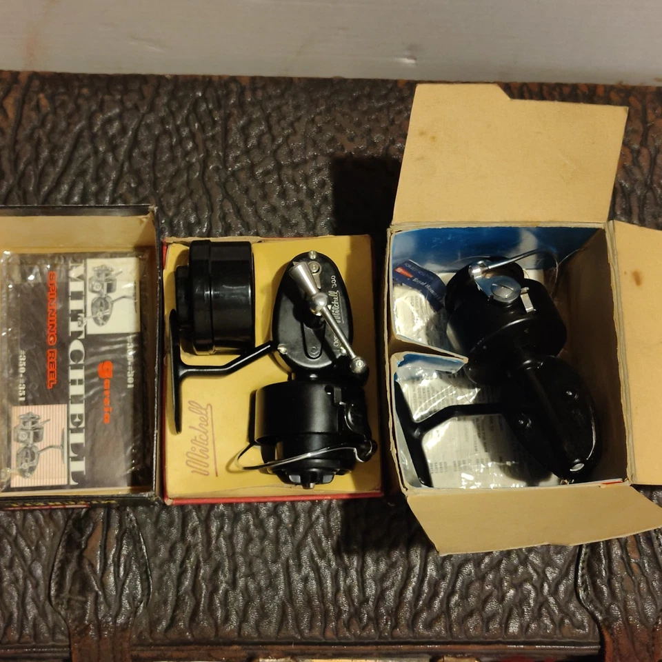 Vintage 2 x Garcia MITCHELL 300 Carretel Giratório com Caixa Manual A+ Novo Não Usado - Imagem 1 de 4